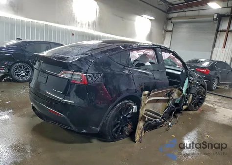 2022 Tesla Model Y z USA, uszkodzony, nr VIN 7SAYGDEE3NF522675